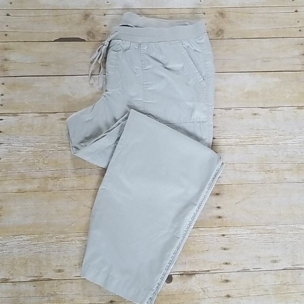 Ladies Khaki Capris